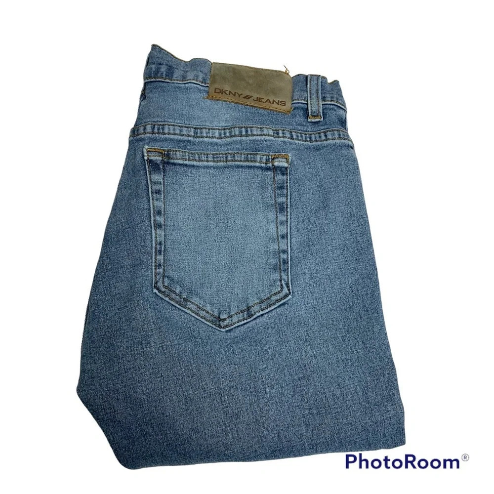 DKNY Soho jeans size 4R straight leg in great condition no distressing